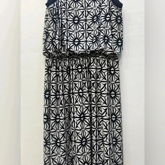 EnFocus Studio Blue and White Print Sleeveless Maxi Dress Size 6​​ - Picture 9 of 13